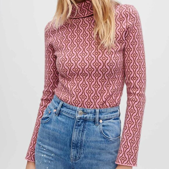 Geometric Patterned Pink Sweater - Picture 1 of 2